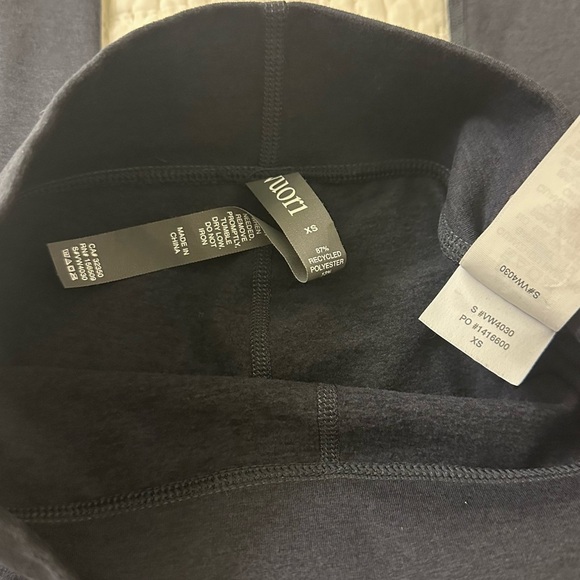 Vuori Women’s Granite Pocket Legging in Black Heather Size XS - Picture 2 of 5